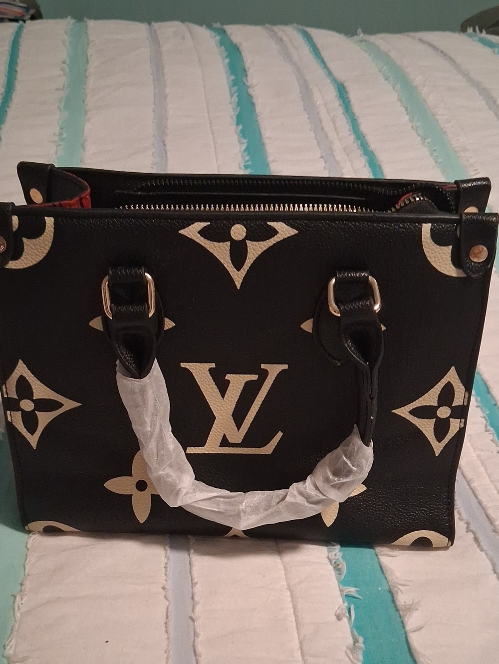 0Source UnknownBlack and Cream Mon9gram Purse Firm Price